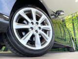 【純正18インチアルミホイール】外観にマッチした純正アルミホイールを装着しております。各種社外アルミホイールや、スタッドレスタイヤも取扱いしております。是非ご相談ください♪