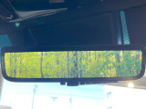 【デジタルインナーミラー】後席の大きな荷物や同乗者で後方が確認しづらい時でも安心!カメラが撮影した車両後方の映像をルームミラー内に表示。クリアな視界で状況の確認が可能です!