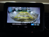 バックカメラの画像です。ガイドラインがスムースな車庫入れをサポートいたします。車庫入れの安心感がアップしますね。