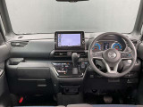 運転席周りになります。内装色はブラックです。
