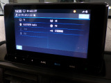CD、DVD、Bluetooth、AM、FM、AUX、スマートフォン接続ができます。