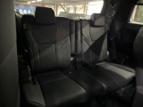 3列目シートはもちろん状態良好☆大人でもゆったりと座って頂けますので、大人数でのお出かけもラクラクです♪ご家族で、気の知れた仲間で、ドライブに行くのが楽しみですね♪