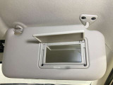 【運転席サンバイザー】鏡が付いているのでメイク直しなどにも便利★