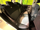 後部座席も気になるようなキズ・汚れやへたり等、大きなダメージはなく、良好な状態です。