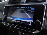 アラウンドビューモニターは、まるで上空から見たような映像で駐車をサポート!苦手な駐車も心強いですね!