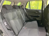 後部座席も気になるようなキズ・汚れやへたり等、大きなダメージはなく、良好な状態です。