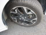 アルミホイールを装備しております。