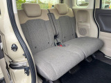 後部座席も気になるようなキズ・汚れやへたり等、大きなダメージはなく、良好な状態です。