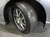 タイヤは ヨコハマ 2023年製がついています。他にも見たいところ、知りたいことなどございましたらお気軽にお問い合わせくださいませ。専門スタッフが丁寧にお答えいたします。