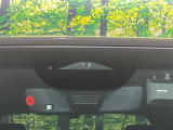 【スマートブレーキサポート】走行中に前方の車両等を認識し、衝突しそうな時は警報とブレーキで衝突回避と被害軽減をアシスト。より安全にドライブをお楽しみいただけます。