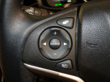 【ステアリングリモコン】ステアリングにオーディオ調節可能なスイッチが装備されていますので運転中でも視線をそらさずにオーディオの調節が可能です!
