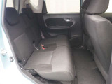 後部座席も清潔に仕上げております。内装の綺麗なお車は気持ちがいいですし、コンディションのいい車が多いです。前のユーザーが丁寧に使っていた証拠です。