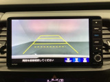 バックでの車庫入れも安心です! リアカメラが付いているバックモニター付のナビを装備しております。操作線もついており距離感も画面から確認できます。