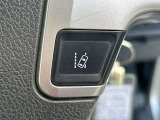 【レーンディパーチャーアラート】走行中に車線をはみ出しそうになると、ブザー音や表示でドライバーに注意喚起。事故につながる前に気づけます♪