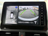 クルマを上空から見下ろしているような映像が画面に映し出されます。ミラーだけでは見え辛い箇所も含め、ひと目で周囲の状況がわかるためスムースに駐車できますね。安全な駐車の手助けになります!