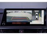 【パノラミックビューモニター】 後退時に車両の後ろ側を表示するだけでなく上から見たような映像で車庫入れなどバックする際に安心です。