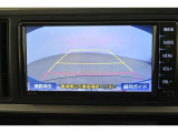 バックガイドモニターで、後方を確認しながら安心して駐車することができます。運転初心者も熟練者も必須の機能ですよ!