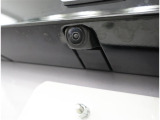 バックカメラが付いているので後方確認が非常にしやすいです。今や運転初心者も熟練者も必須装備!ついていて損はないですね♪