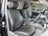 黒革調シートカバーで高級感アップですね!