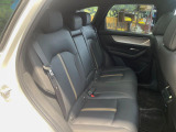 後部座席も気になるようなキズ・汚れやへたり等、大きなダメージはなく、良好な状態です。