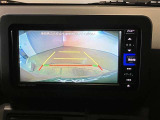 バックギアに入れると、このように後方が映し出されます!駐車の際とても安心!便利!最終確認はご自身の目と耳で必ず行ってください!