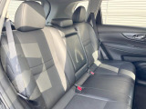 後部座席も気になるようなキズ・汚れやへたり等、大きなダメージはなく、良好な状態です。