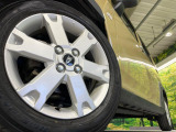 【純正○○インチアルミホイール】外観にマッチした純正アルミホイールを装着しております。各種社外アルミホイールや、スタッドレスタイヤも取扱いしております。是非ご相談ください♪