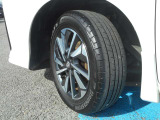 16インチ純正アルミ装着で、タイヤ溝も十分あります!