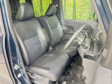 運転席シート廻りは使用感も少なく、良好な状態となっています。丁寧に使われていたことがよくわかりますね。