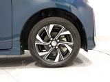 純正のアルミホイールを装備しております。(155/65R14)