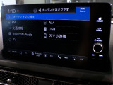 CD、DVD、Bluetooth、AM、FM、AUX、スマートフォン接続ができます。