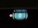 ヘッドアップディスプレイは視認性が非常に良く、運転時の視線を逸らさず様々な情報の確認が行えます