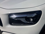 左ヘッドランプ。状況に応じて最適な配光を行いますので夜間ドライブも安心して楽しむことが出来ます。