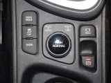 ドライブモードセレクト/VSC OFF/スノーモード/マルチテレインセレクト/ブレーキホールド/電動パーキングブレーキ