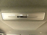 後部座席用にリヤクーラーが装備されています。暑い夏でも涼しい風で快適な空間が広がります。