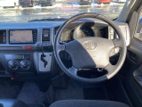 ●仕入れ段階で徹底したチェックを行い、厳しい審査にパスした車だけを展示・販売しています。弊社ではこれをプロチェックと呼び、数十の独自チェック項目に基づき、車の状態を調べ上げています。