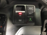 パーキングブレーキはスマートな電子制御式と合わせて渋滞時等にブレーキペダルから足を離しても停車状態を保持してくれるオートブレーキホールド機能で運転が楽になります。スタートはアクセルペダルを踏むだけ