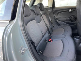 ●後部座席も気になるようなキズ・汚れやへたり等、大きなダメージはなく、良好な状態です。