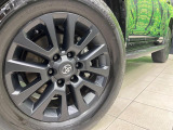 【純正18インチアルミホイール】外観にマッチした純正アルミホイールを装着しております。各種社外アルミホイールや、スタッドレスタイヤも取扱いしております。是非ご相談ください♪
