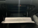 車検証入れになどにも使える便利な収納BOXあります。
