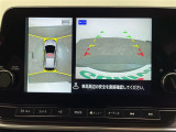 【アラウンドビューモニター】まるでクルマを真上から見下ろしたかのような視点で駐車をサポートします!クルマの斜め後ろや真横など、前後左右の4つのカメラの映像が合成されて、モニターに映し出されます。