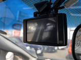【ドライブレコーダー】映像・音声などの運転中の記録を残します。事故などを起こした起こされた時の証拠になりえますので、もしも時でも安心ですね。