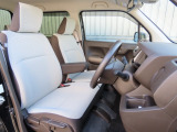 運転席の高さを変更できるので、体格に合わせた位置で運転できます!