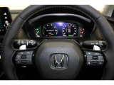 ハンドル左側にはオーディオ操作が出来るオーディオリモートコントロールスイッチ、右側にはHondaSENSINGとオートクルーズスイッチを装備!長距離運転や高速道路の運転では大活躍です!