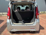 トランクルームから後席のシートを倒せますので、お荷物の大きさに合わせて調整可能です☆