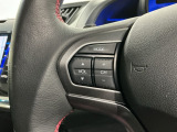 ステアリングにオーディオ操作スイッチが付いています。オーディオ画面に直接タッチしなくても操作が出来ますので、運転に集中できます。