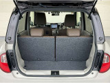 ■リアシートを倒せば、広いラゲージスペースが確保できますので、荷物の多い時は便利です!