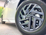 【純正アルミホイール】外観にマッチした純正アルミホイールを装着しております。各種社外アルミホイールや、スタッドレスタイヤも取扱いしております。是非ご相談ください♪