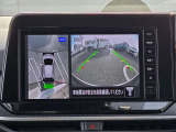 アラウンドビューモニター。上空から見下ろしているような映像で、スムースな駐車をサポートします。