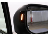 リヤビークルディティクション後方からの接近者をミラーの付け根が光ることで知らせてくれます
